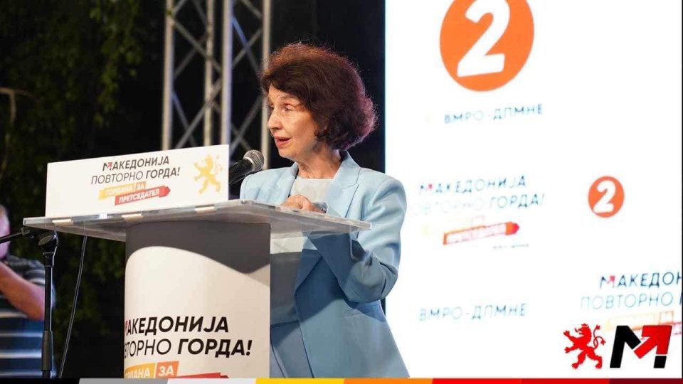 Силјановска Давкова: Мора да имаме уставен патриотизам, да ги почитуваме основните одредби на Уставот