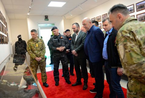 Тошковски во посета на ЕБР и ЕОП: Поддршка до специјалните единици бидејќи тие се првиот столб на заштитата и зачувувањето на безбедноста и суверенитетот