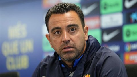 Чави Ернандес тренер на Барселона до 2025 година