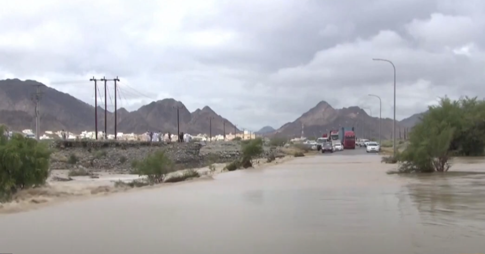 Обилниот дожд предизвика поплави на Арапски Полуостров, 33 лица загинаа во Оман