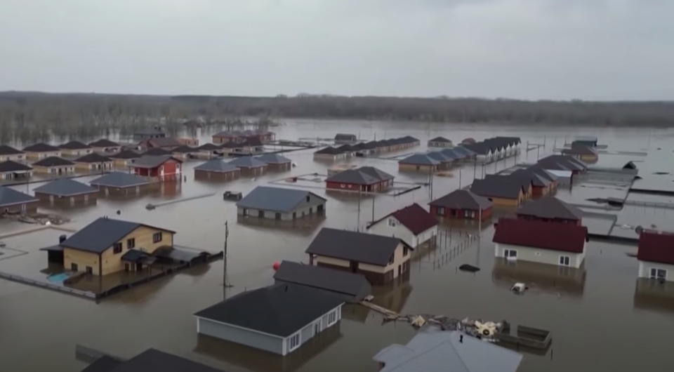 Околу 18.000 домови се поплавени во Русија, нивото на реката Тобол се приближува до рекордно ниво