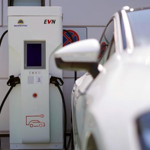 ЕВН и Макпетрол ќе постават 10 брзи полначи за електрични возила низ цела Македонија