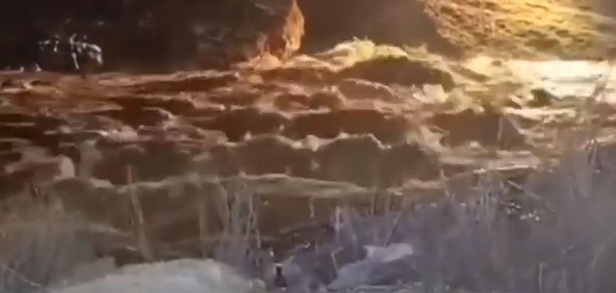 ВИДЕО: Итна евакуација во руски град, пукна брана