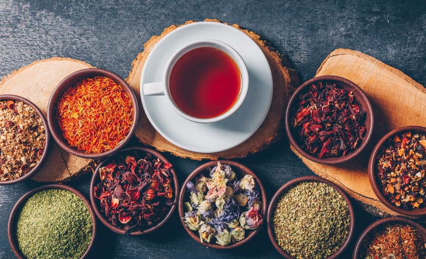 Сите знаеме дека е здраво да се пие чај, но со ОВИЕ чаеви треба да внимавате – повеќе прават штета отколку корист
