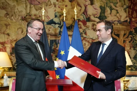 Франција и Германија потпишаа договор за заеднички проект за вооружување