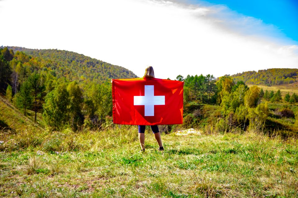 Швајцарија: Иницијативата за заштита на неутралност потпишана од над 133.000 луѓе