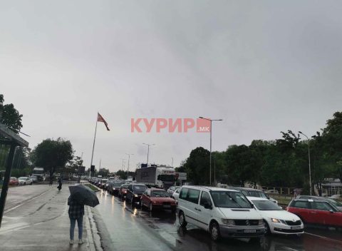 Променливо облачно со повремен дожд