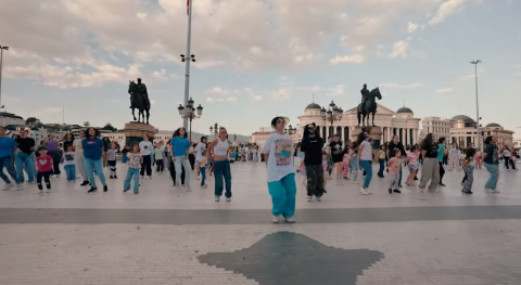 Неверојатна атмосфера на вчерашниот Флеш моб на Плоштад Македонија – Скопје наскоро во улога на домаќин на Светското првенство во хип хоп 2024