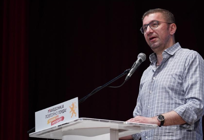 Мицкоски: На Македонија не и треба претседател како Пендаровски измеќар на Али Ахмети, туку достоен претседател како што професорката Гордана Силјановска Давкова