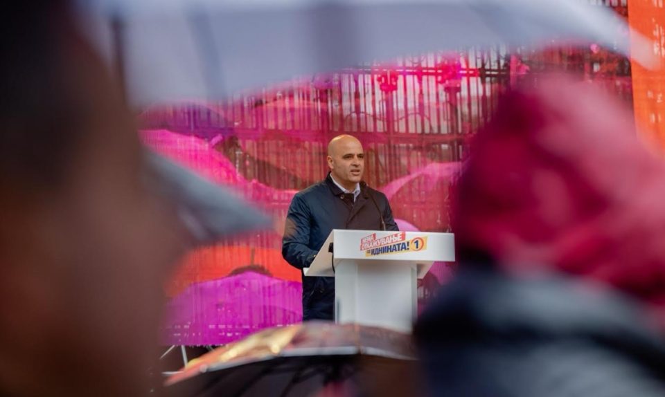 СДСМ соочена со фијаско, презема ризична стратегија за коалиција со сите албански партии само за да остане на власт
