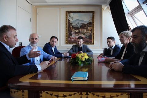 Тим на ВМРО-ДПМНЕ предводен од Тимчо Муцунски се сретна со поранешни амбасадори, презентирана платформа 1198 и побарана поддршка