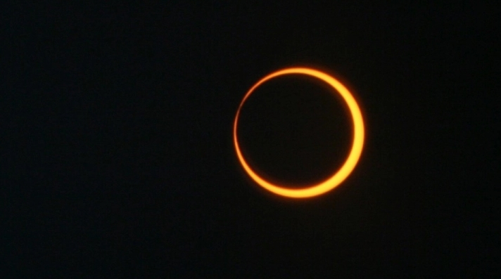 Милиони луѓе на американскиот континент со овации го следеа затемнувањето на Сонцето