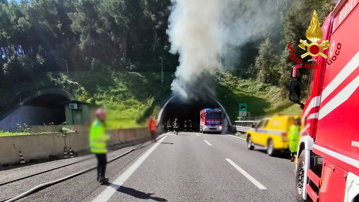 ТРАГЕДИЈА ВО ИТАЛИЈА: Македонски автобус учествувал во сообраќајка – Загина возачот, повредени 12 македонски државјани