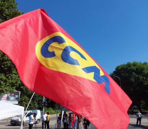 Експрес: Како синдикатот што беше тивок во времето на СДСМ сега е многу активен во ,,одбрана на работничките права”?!