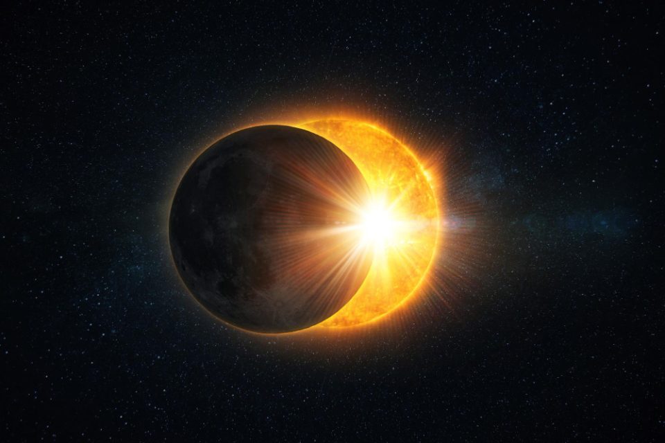 Доаѓа целосно затемнување на Сонцето: Зошто овој феномен е значаен и каде ќе се види?