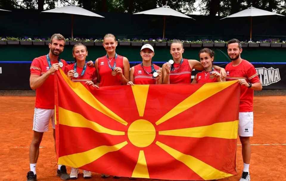 Женската тениска репрезентација со скок на ранг листата во Били Џин Кинг купот