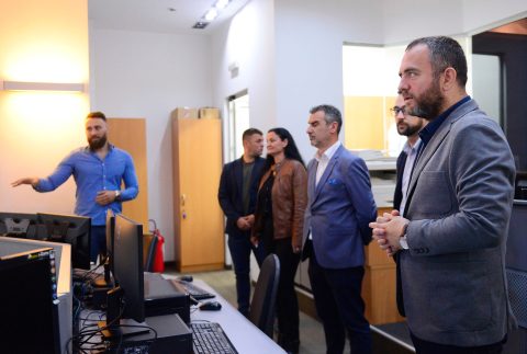 Министерот Тошковски во посета на системот за видеонадзор на сообраќајниците „Безбеден град“