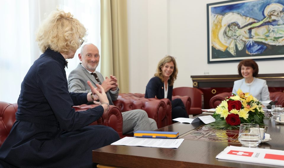 Средба на претседателката Сиљановска Давкова со украинската амбасадорка Дир, швајцарската амбасадорка Улман и евроамбасадорот Гир
