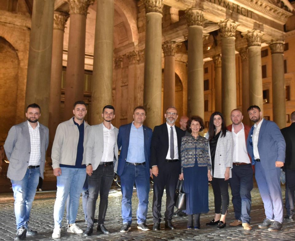 Претседателката Сиљановска Давкова во Рим оствари средба со претставници на македонската дијаспора