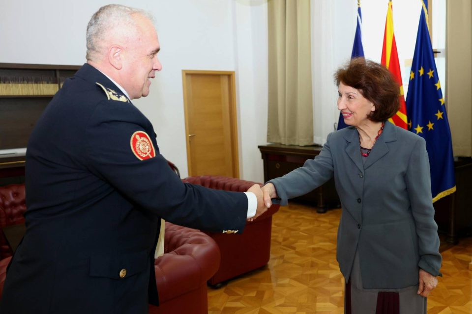 Средба на претседателката Сиљановска Давкова со началникот на генералштабот на Армијата, генерал-потполковник Васко Ѓурчиновски