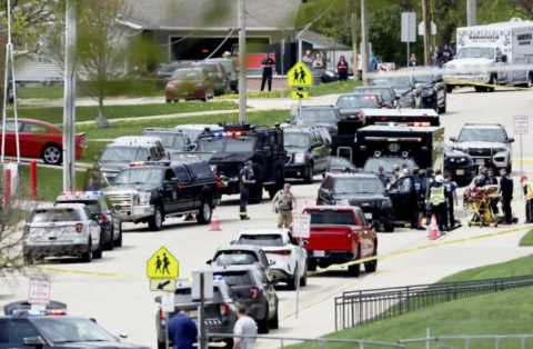 Полицијата во Висконсин застрелала вооружен напаѓач пред средно училиште