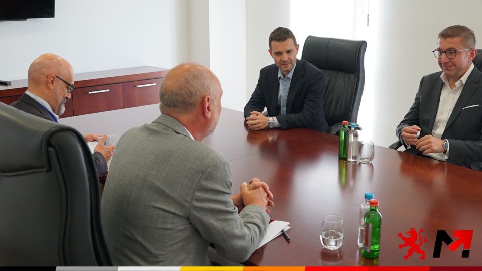 Мицкоски на средба со евроамбасадорот Гир: Потенцирана силната европска заложба на ВМРО-ДПМНЕ како идна влада, граѓаните заслужуваат европска иднина