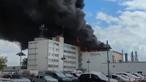 Предупредување за отровни испарувања: Пожар во фабриката за метал во Берлин