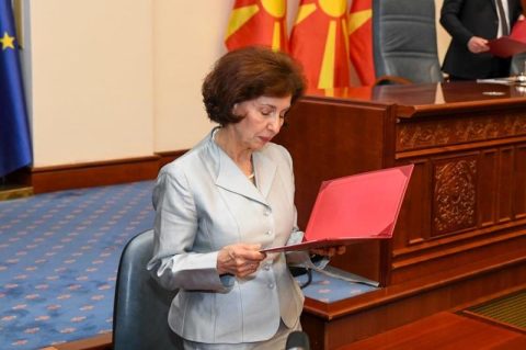Кабинет на Силјановска Давкова: Претседателката има право да го употребува името Македонија, како чин на лично право на самоопределување и самоидентификација