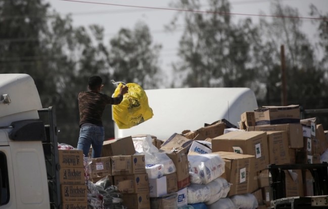 Камиони со хуманитарна помош влегуваат во Појасот Газа