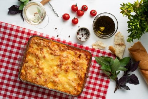 Лесна и брза вечера: Рецепт за лазања со спанаќ и сирење