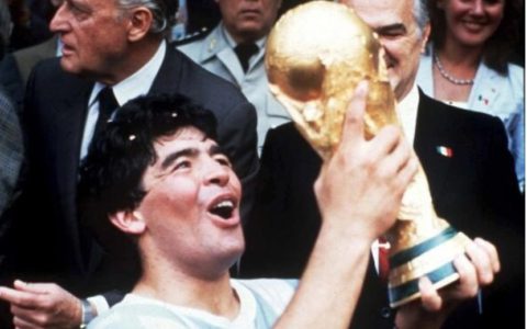 Златната топка на Марадона од 1986 ќе се продава на аукција