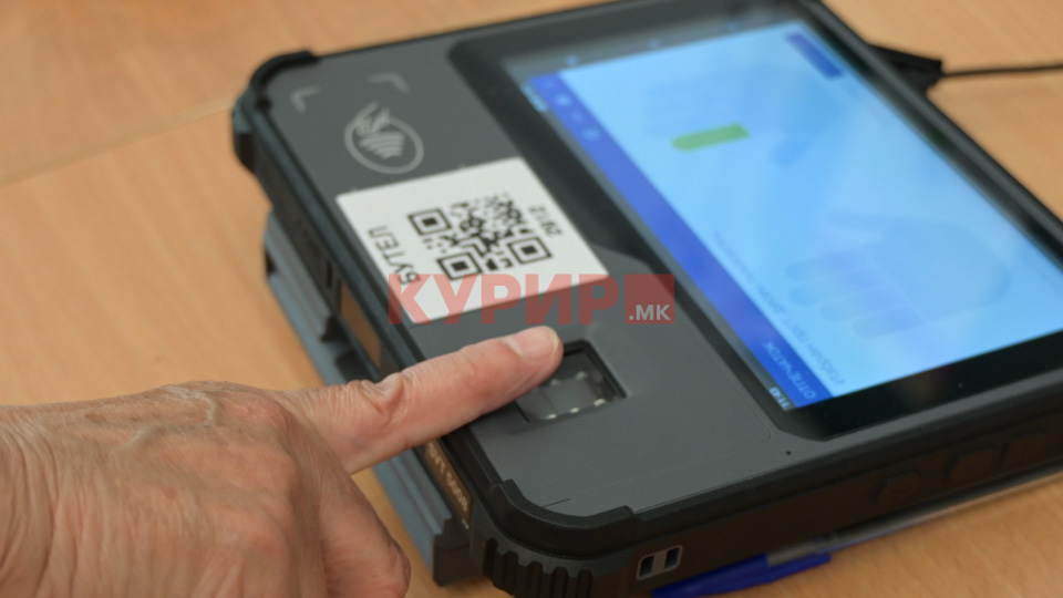 ДИК: Навреме отворени сите избирачки места, гласањето се одвива без проблем