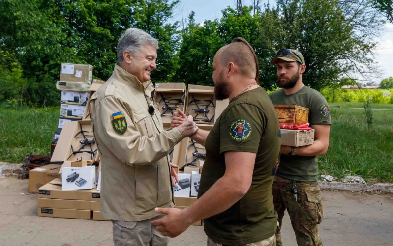 По Зеленски, Русија распиша потерница и по Порошенко