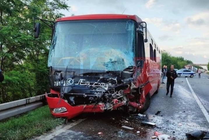 Лончар: Во несреќата кај Младеновац во Ургентниот центар примени 39 лица, шестмина задржани, еден починат