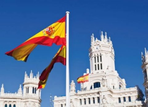 Шпанскиот премиер Санчез остро против вооружување на Европа