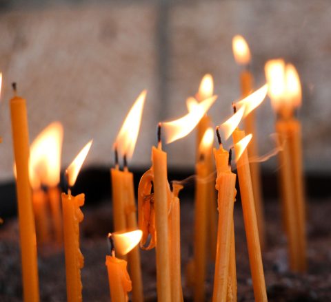 УТРЕ Е МИТРОВДЕНСКА ЗАДУШНИЦА – Ова не треба да го правите на гробот на починатите