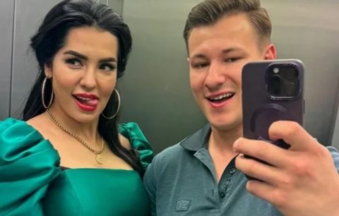 Го заведува во лифт: Тања Савиќ во провокативна поза со момчето Мухамед