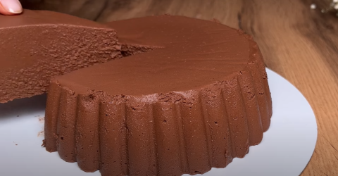 Рапсодија на чоколадо од само 2 состојки! За домаќинки почетници – колач кој се подготвува веднаш после работа и не се пече