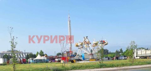 Ќе се затвори инпровизираниот „Луна парк“ пред СЦ „Борис Трајковски“, најави министерот Тошковски
