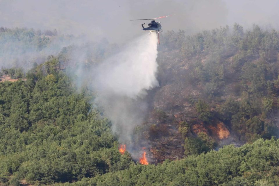 Пожарот во прилепско се движи кон манастирот Трескавец Побарана е воздушна поддршка