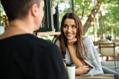 Три работи кои жените сакаат мажите да ги прават на првиот состанок