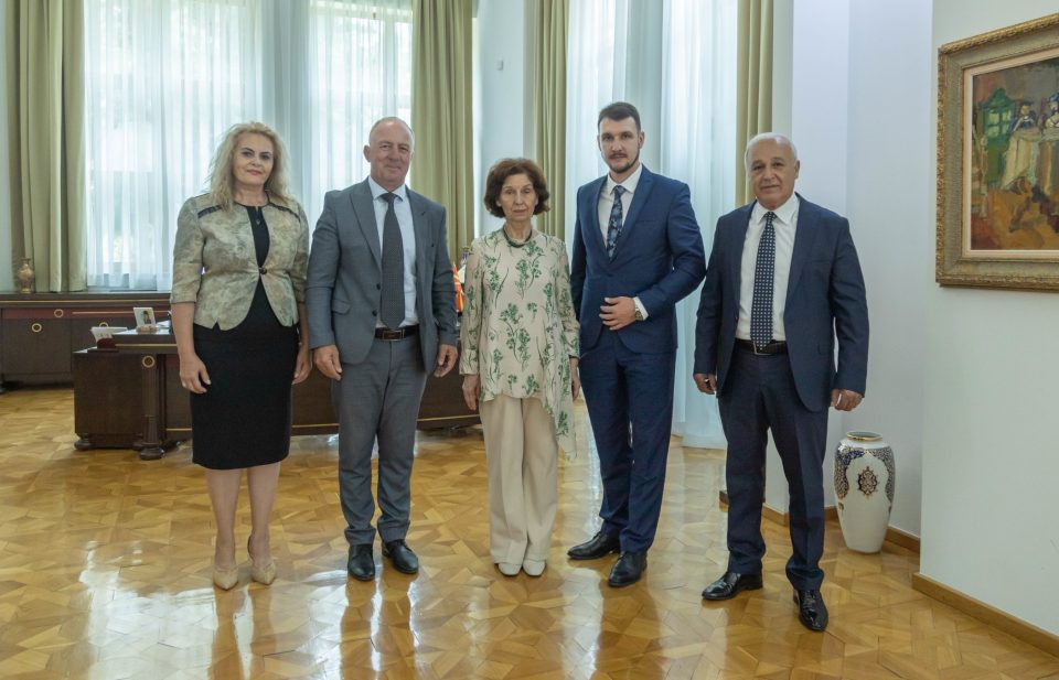 Претседателката Сиљановска Давкова прими делегација на Сојузот на Здруженијата на Македонците и децата бегалци од Егејскиот дел на Македонија – МАКЕДОН