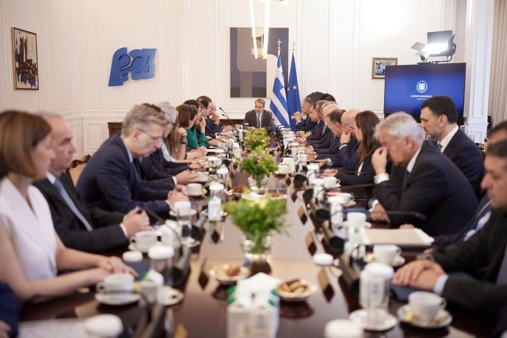 Прва седница на грчката Влада по реконструкцијата, Мицотакис ги претстави главните приоритети