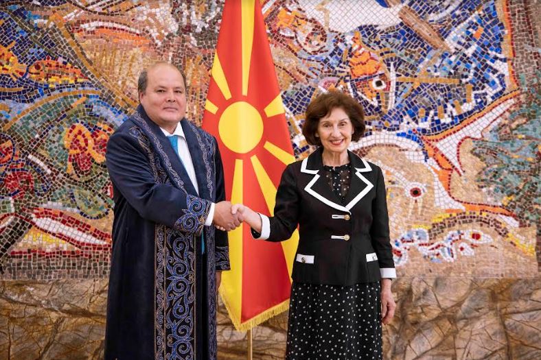 Сиљановска Давкова ги прими акредитивите на новоименуваниот амбасадор на Република Казахстан