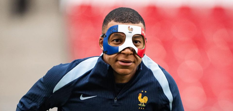 Мбапе ќе носи маска до крајот на ЕУРО 2024