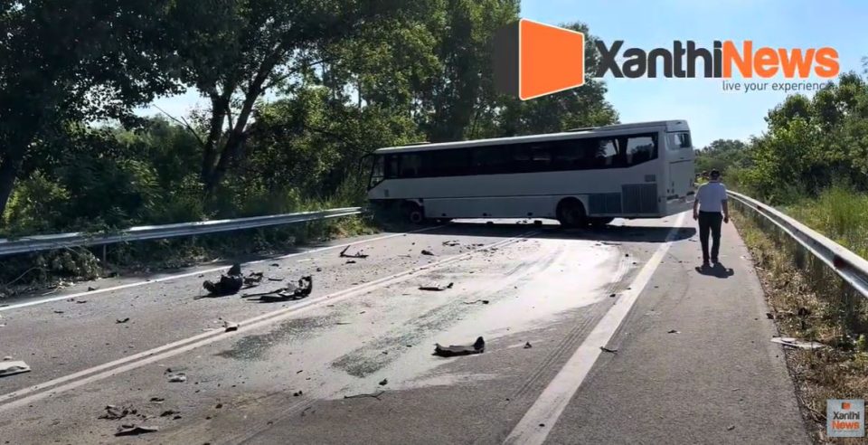 НЕСРЕЌА ВО ГРЦИЈА: Четворица мртви при судир на автобус и автомобил (ВИДЕО)