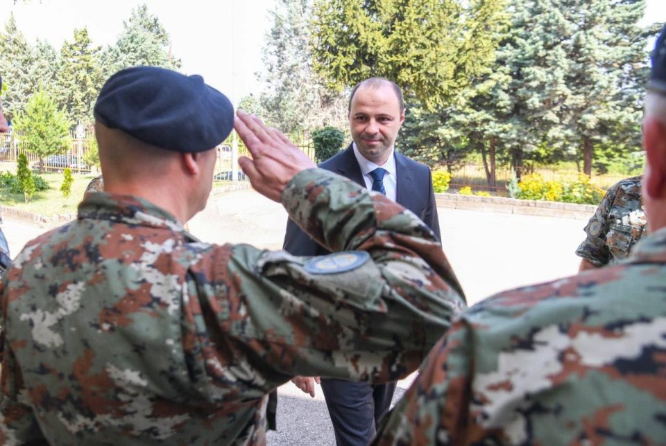 Видео конференциска врска на Мисајловски и Лафчиски со македонските офицери во Либан