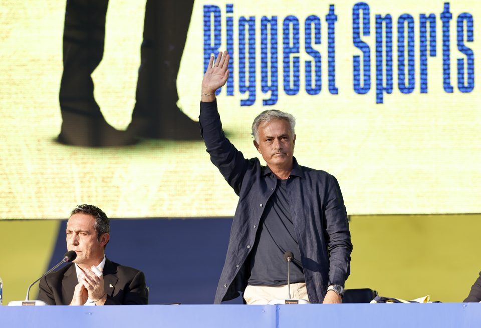 Мурињо го напушта Фенербахче, бара 15 милиони евра