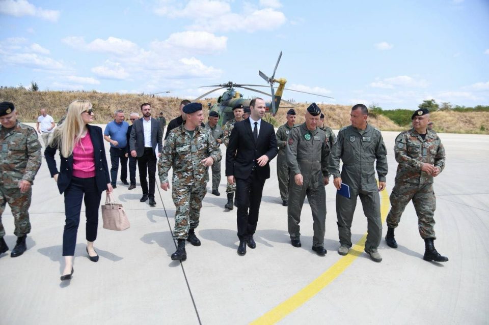 ВИДЕО: Мисајловски ја посети Касарната „Страшо Пинџур“ во Петровец