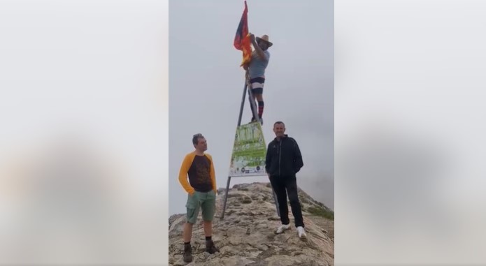 Тргнато македонското знаме од Кораб: Познат идентитетот на мажот кој постави албанско знаме, се огласија од МВР